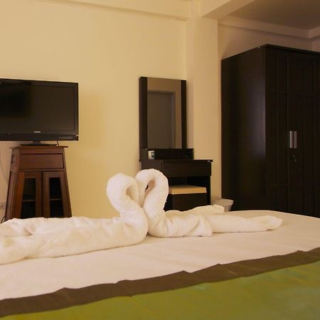 Charn Residence Bangsaen Buitenkant foto