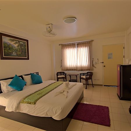 Charn Residence Bangsaen Buitenkant foto