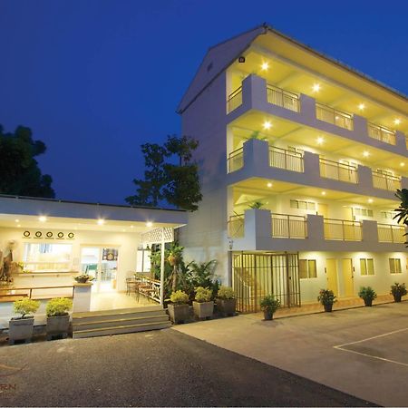 Charn Residence Bangsaen Buitenkant foto
