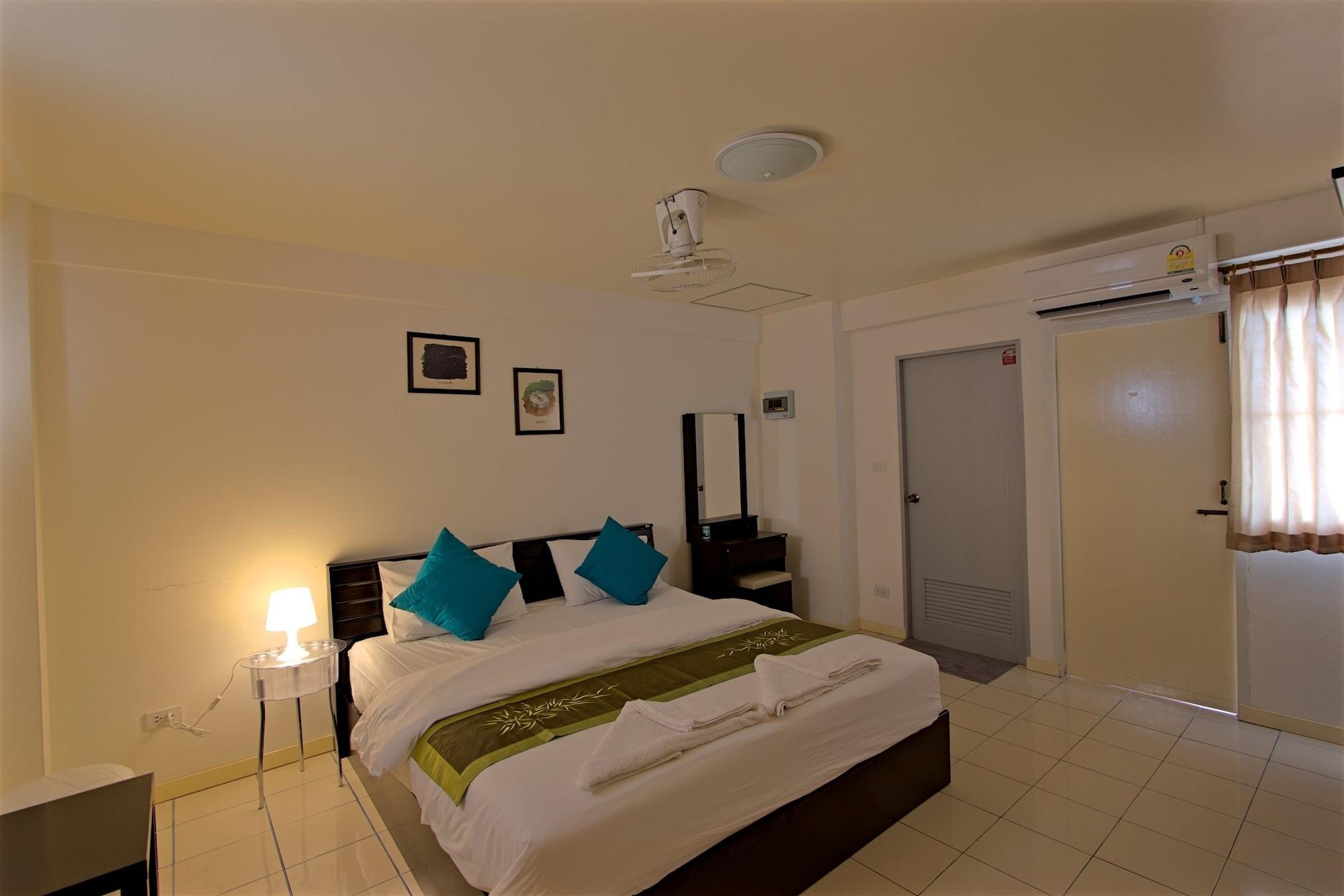 Charn Residence Bangsaen Buitenkant foto