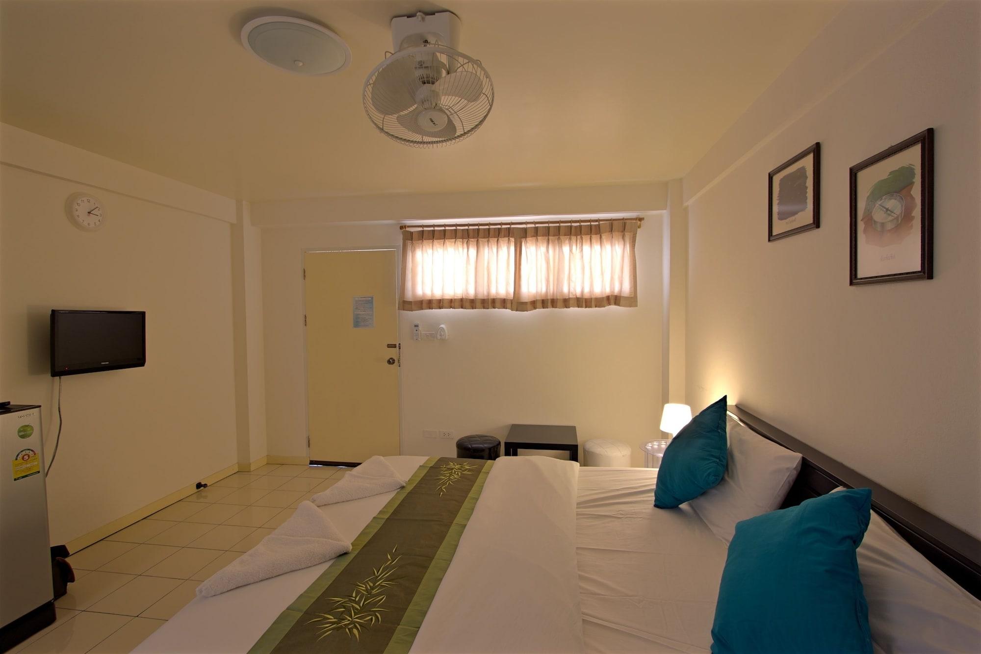Charn Residence Bangsaen Buitenkant foto