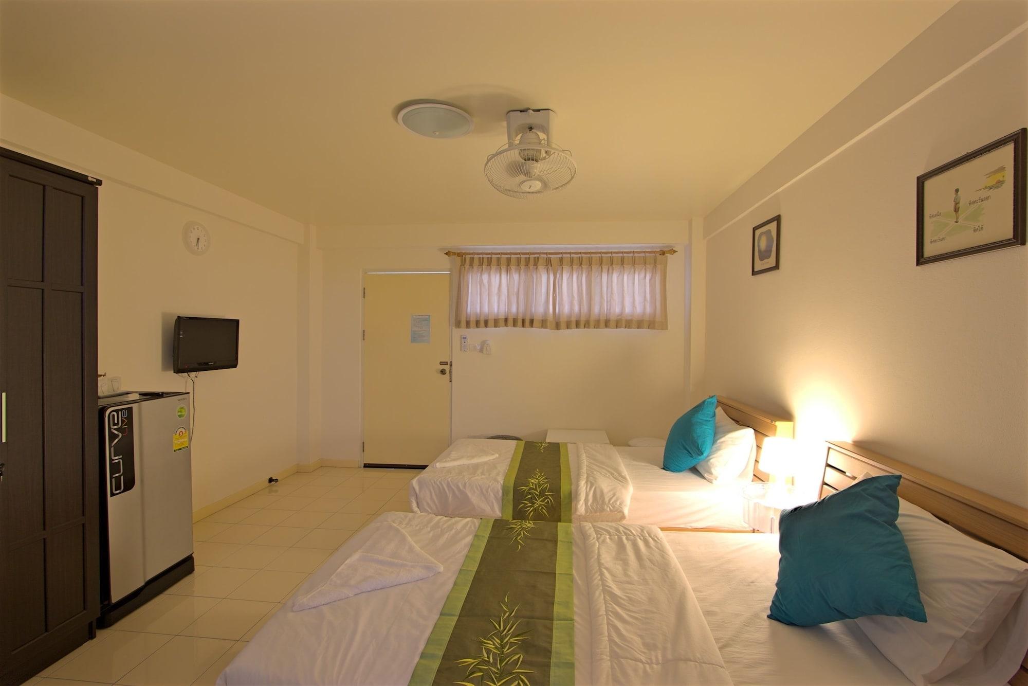 Charn Residence Bangsaen Buitenkant foto