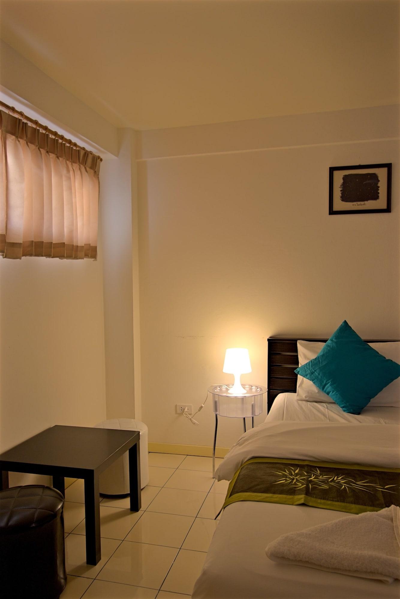 Charn Residence Bangsaen Buitenkant foto