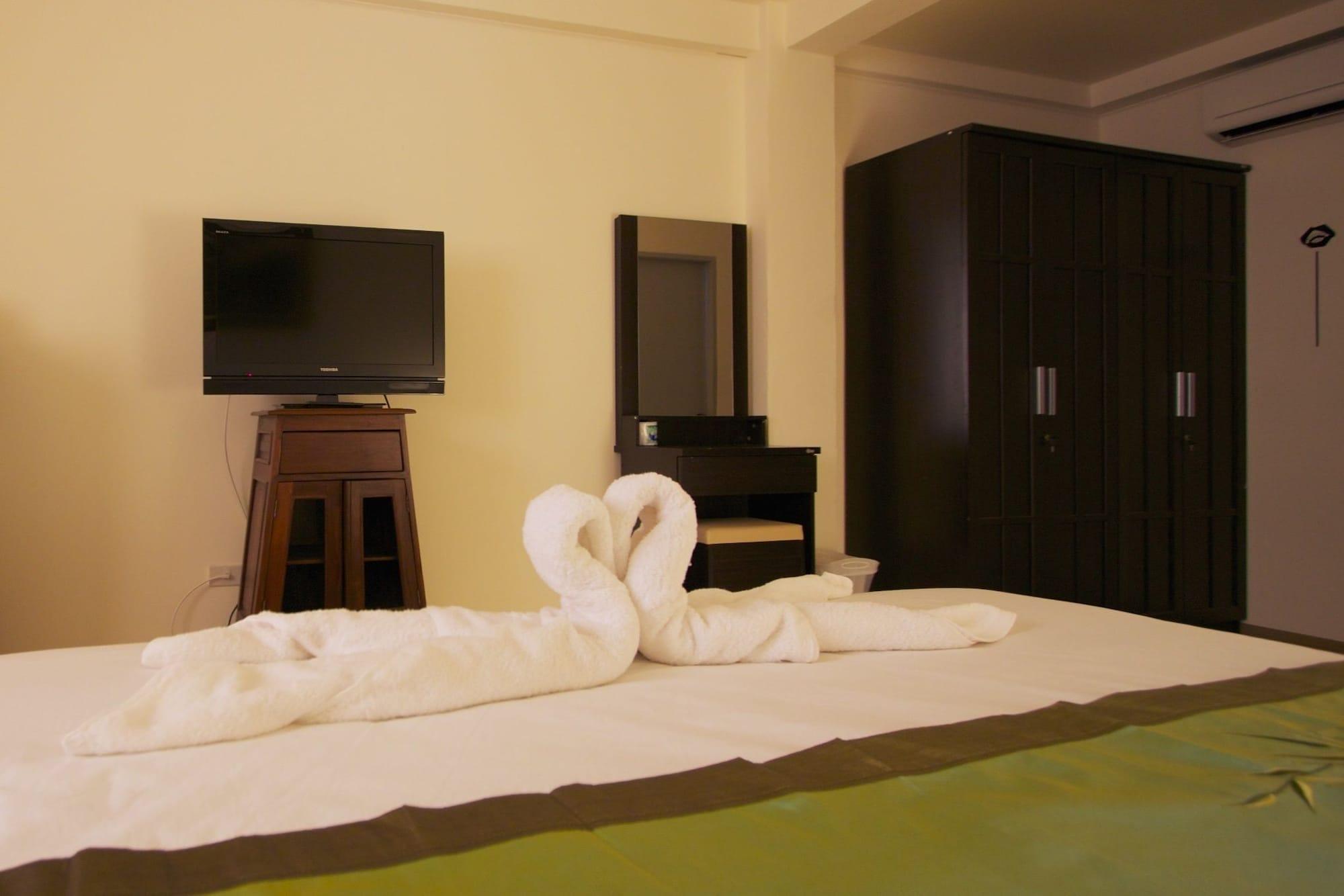 Charn Residence Bangsaen Buitenkant foto