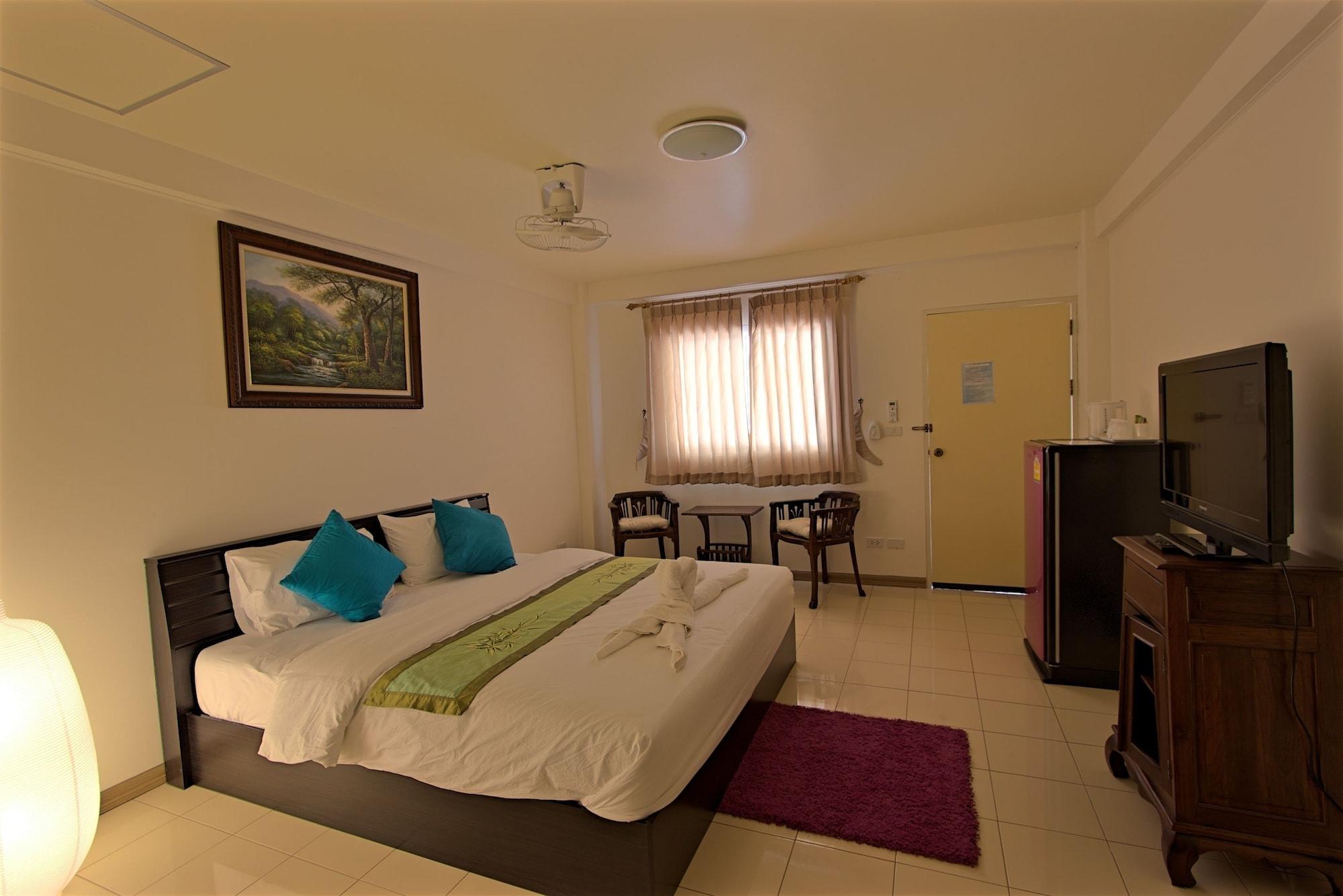 Charn Residence Bangsaen Buitenkant foto