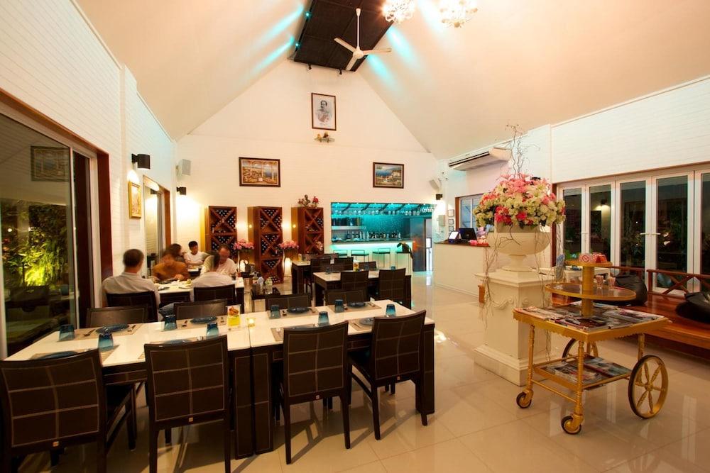 Charn Residence Bangsaen Buitenkant foto