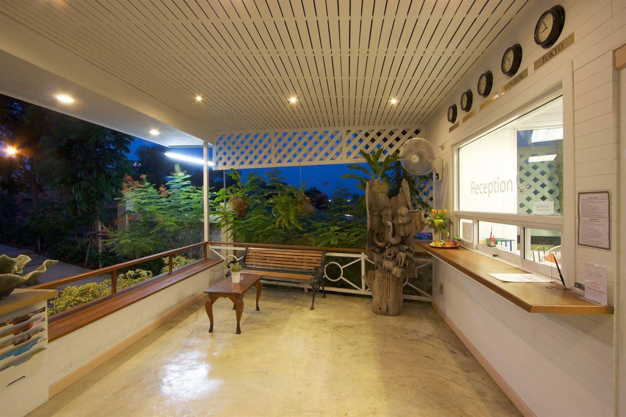 Charn Residence Bangsaen Buitenkant foto