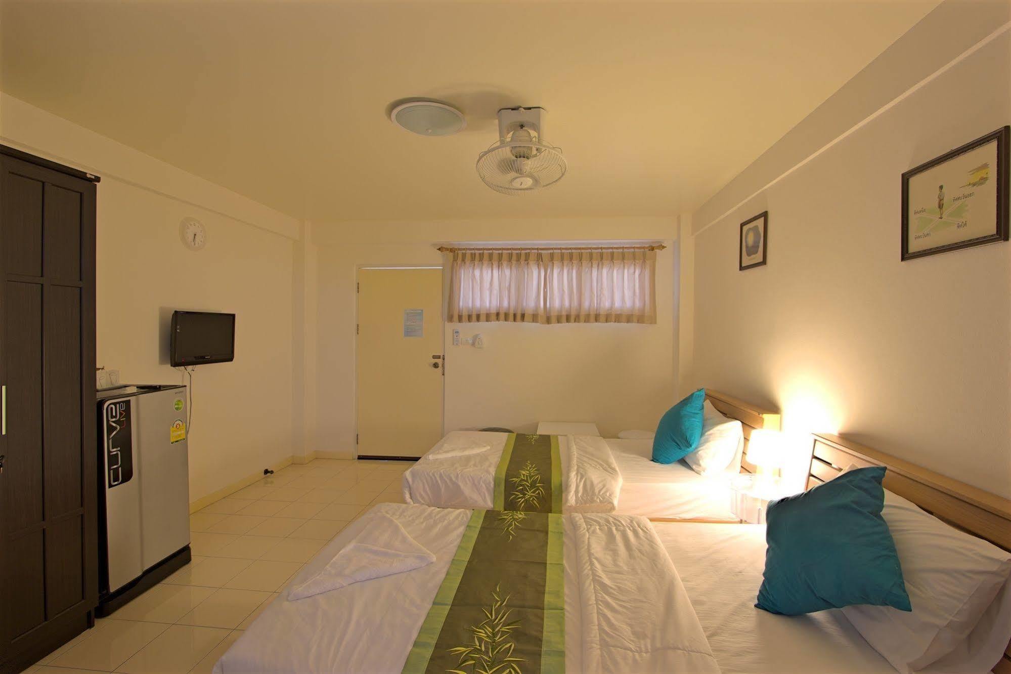 Charn Residence Bangsaen Buitenkant foto